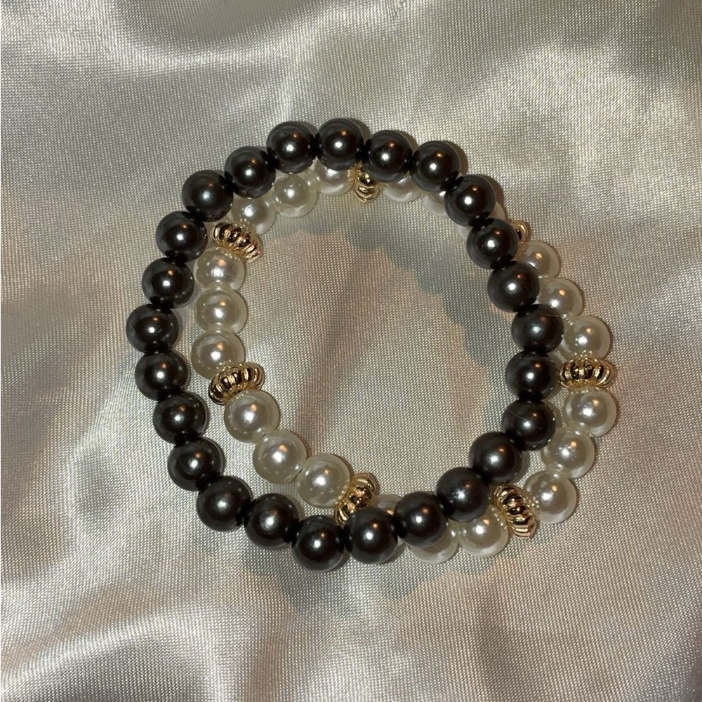 Elegant dark gray and White Pearl Stretch Bracelet Set with Gold Accents